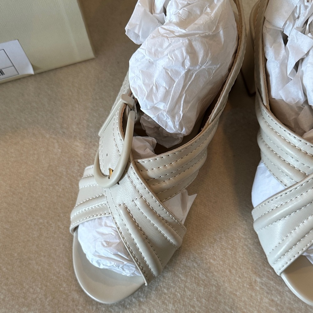 NIB Marion Parke Christina sandal in Bone SZ 36 - Picture 2 of 7